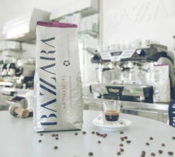 1kg Café En Grain Aromamore Arabica/Robusta - BAZZARA -Maxicoffee cafeengrainbazzaraaromamorekgillustration1