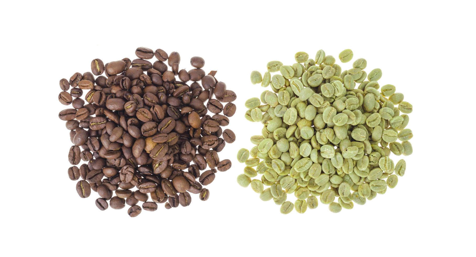 Maxicoffee -Maxicoffee 4424346 grains de cafe vert non torrefies et noir torrefies sur fond blanc gratuit photo